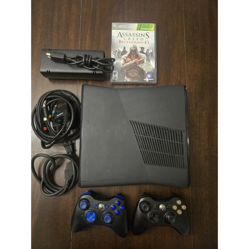 Microsoft Xbox 360 250GB HDD Black Console Bundle Two Controllers One Game